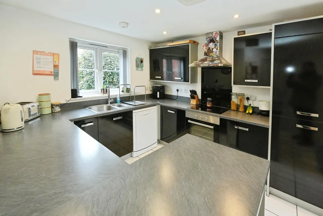 Old College Avenue, Oldbury, B68, photo 2