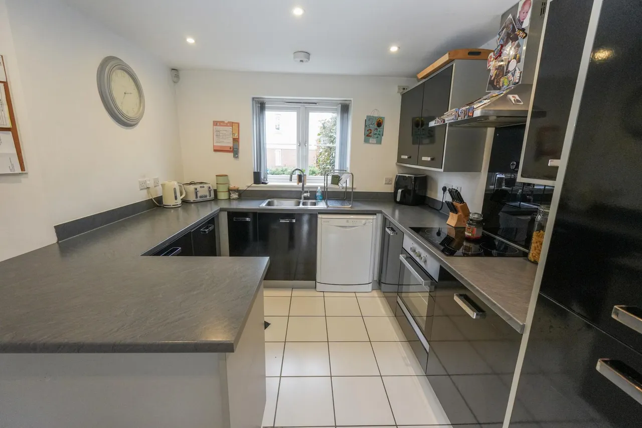 Old College Avenue, Oldbury, B68, photo 6
