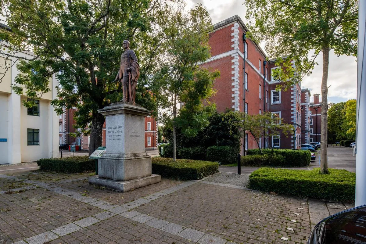 Peninsula Square, Winchester, photo 25
