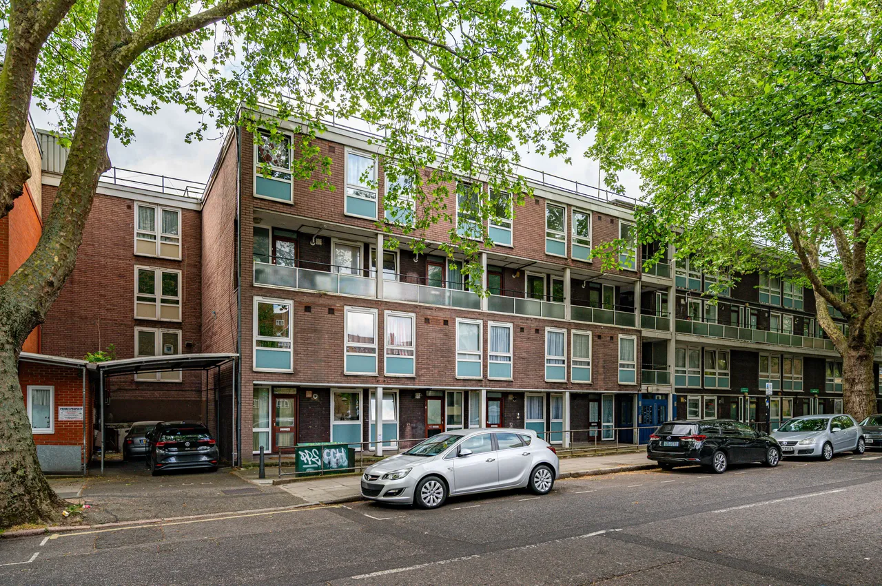 3 bed flat for sale — 67 Robert Street, London