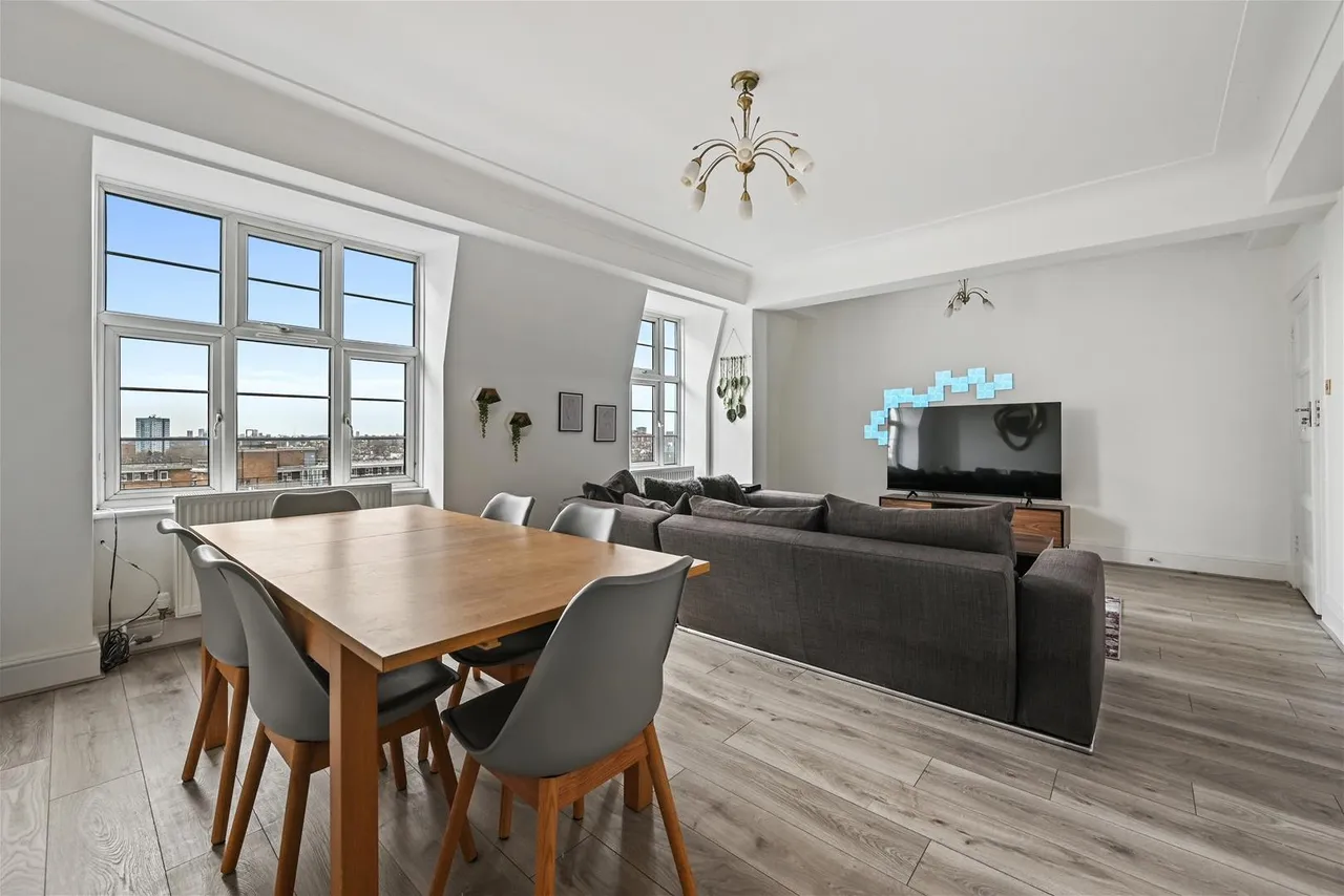 2 bed flat for sale — College Crescent, London