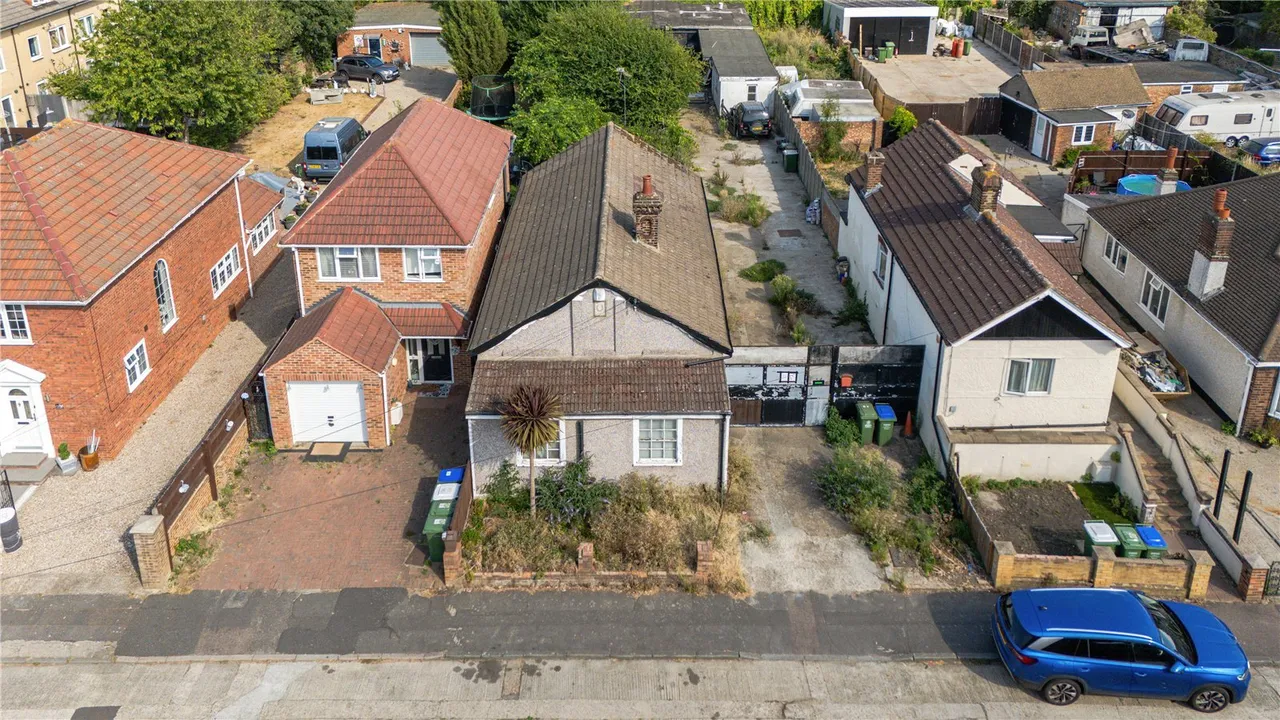 4 bed house for sale — North Road, DA17