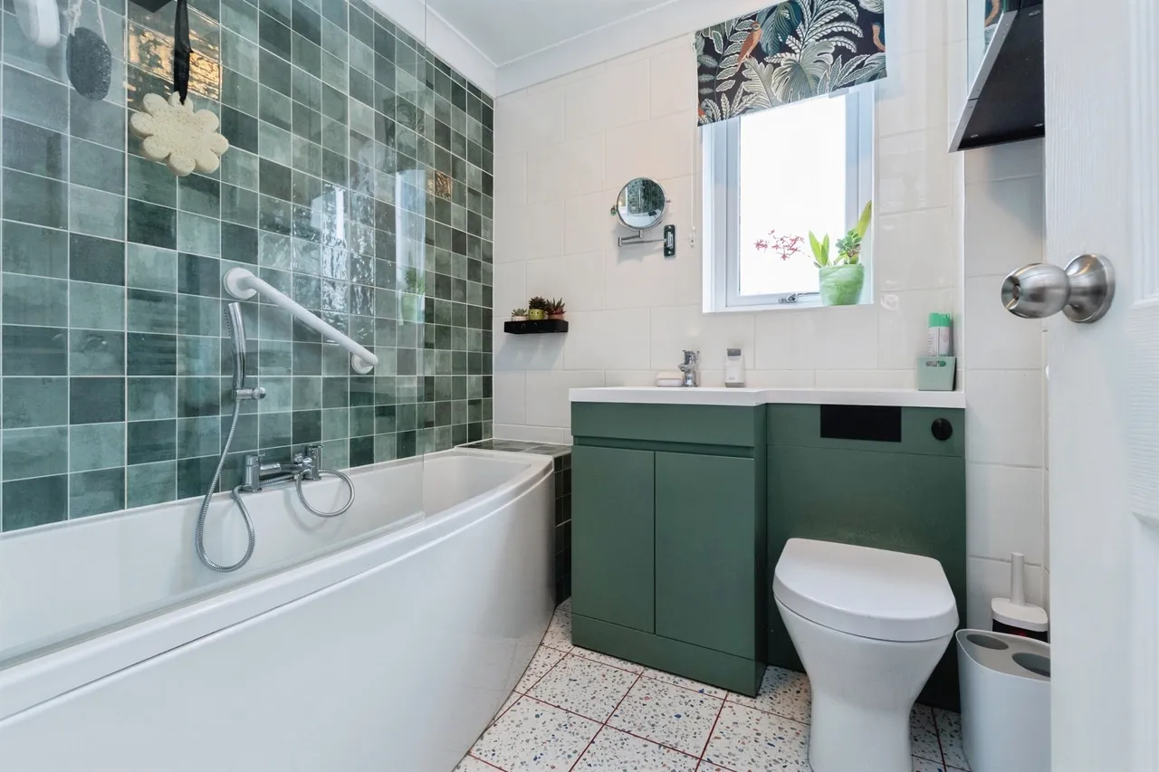 Avon Meade, Fordingbridge, SP6, photo 3