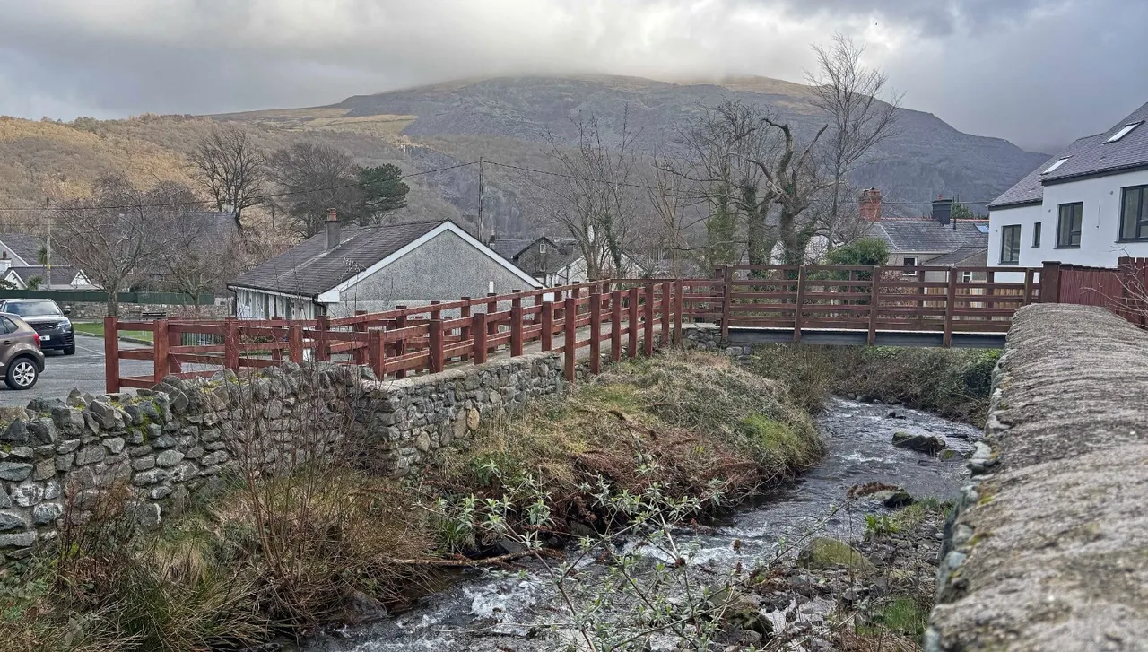 Capel Coch Road, Llanberis, photo 16