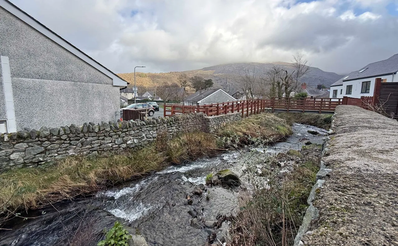 Capel Coch Road, Llanberis, photo 4