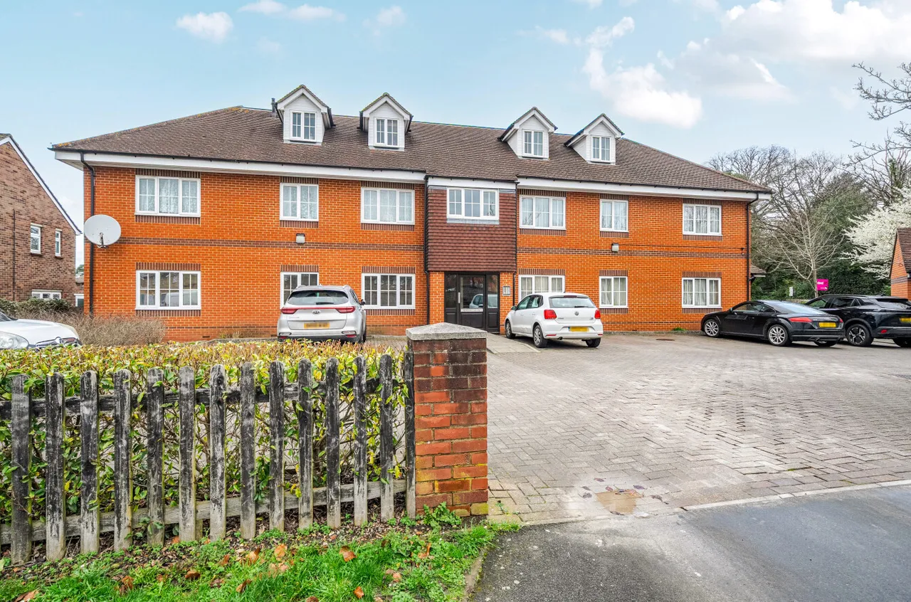 Roebuck Estate, Binfield, Bracknell, Berkshire, RG42 4DD, photo 11