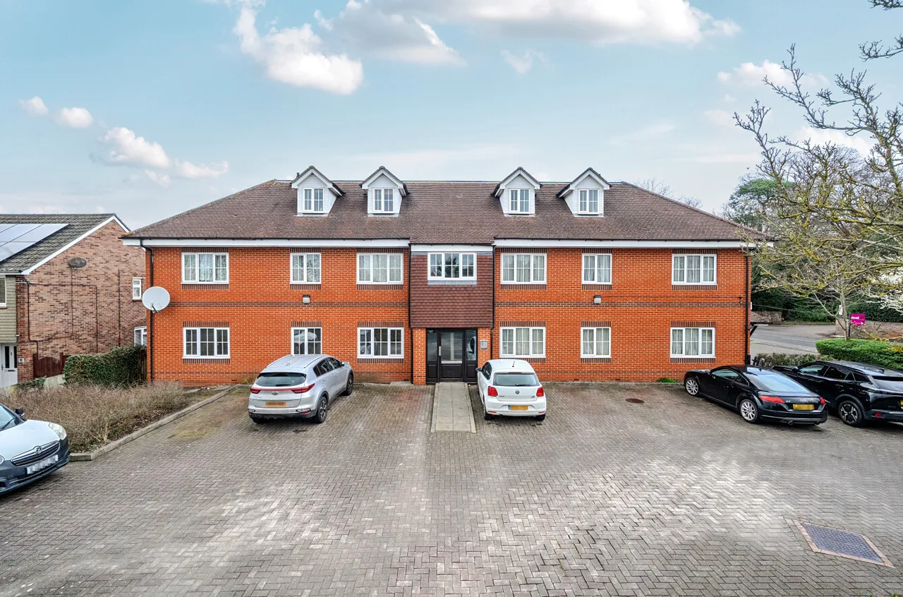 Roebuck Estate, Binfield, Bracknell, Berkshire, RG42 4DD, photo 12