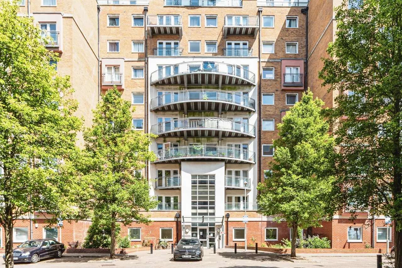 2 bed flat for sale — Winterthur Way, Basingstoke