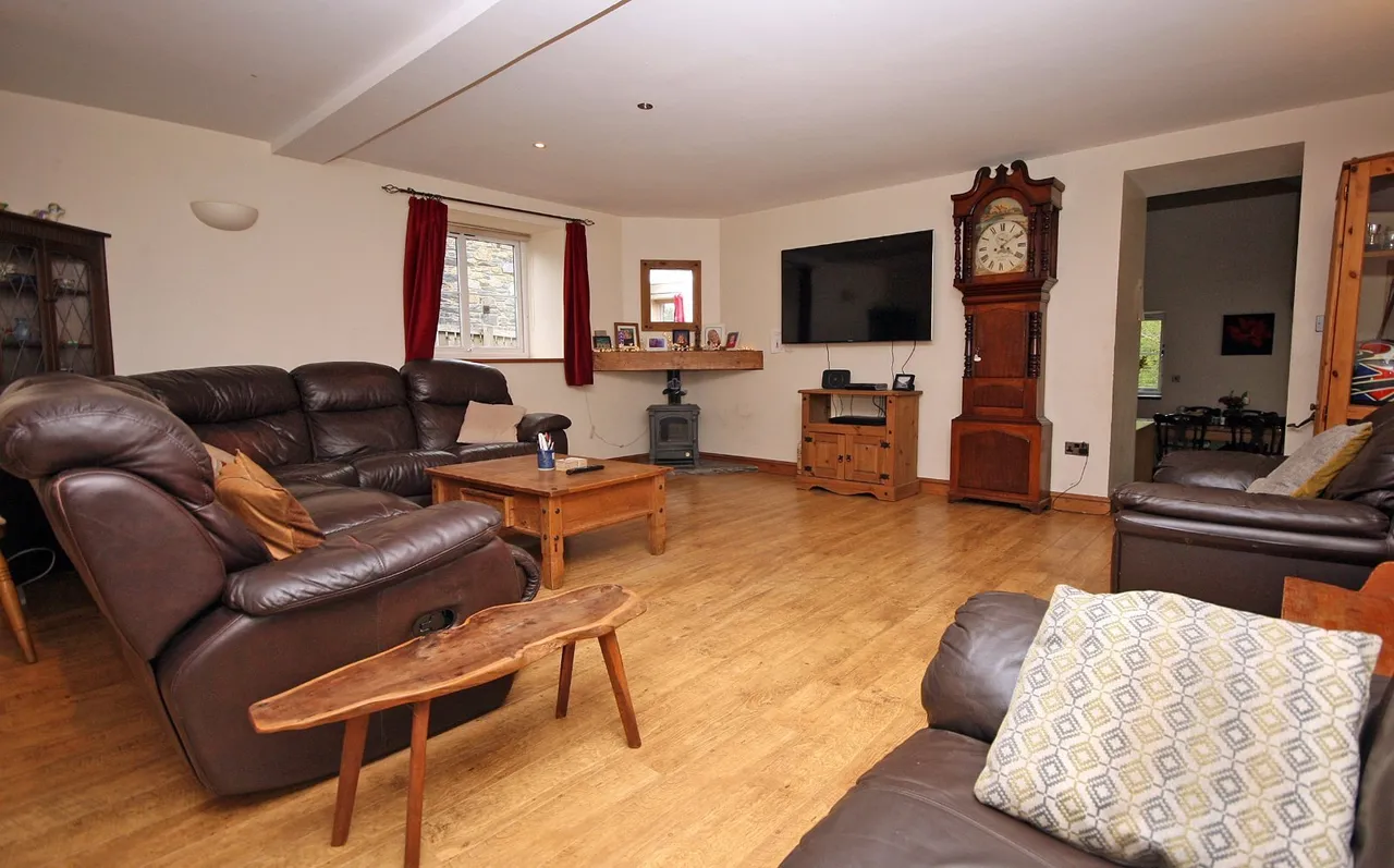 Porthmadog, LL49, photo 2