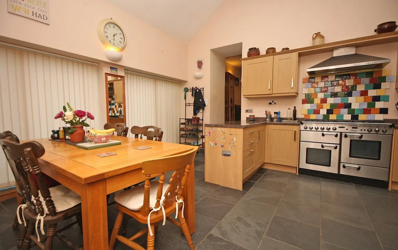 Porthmadog, LL49, photo 5