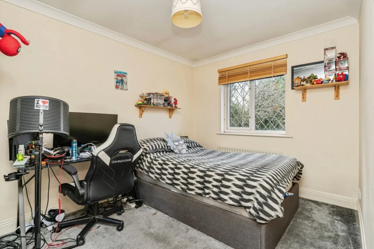 Knaphill, Woking, Surrey, photo 8