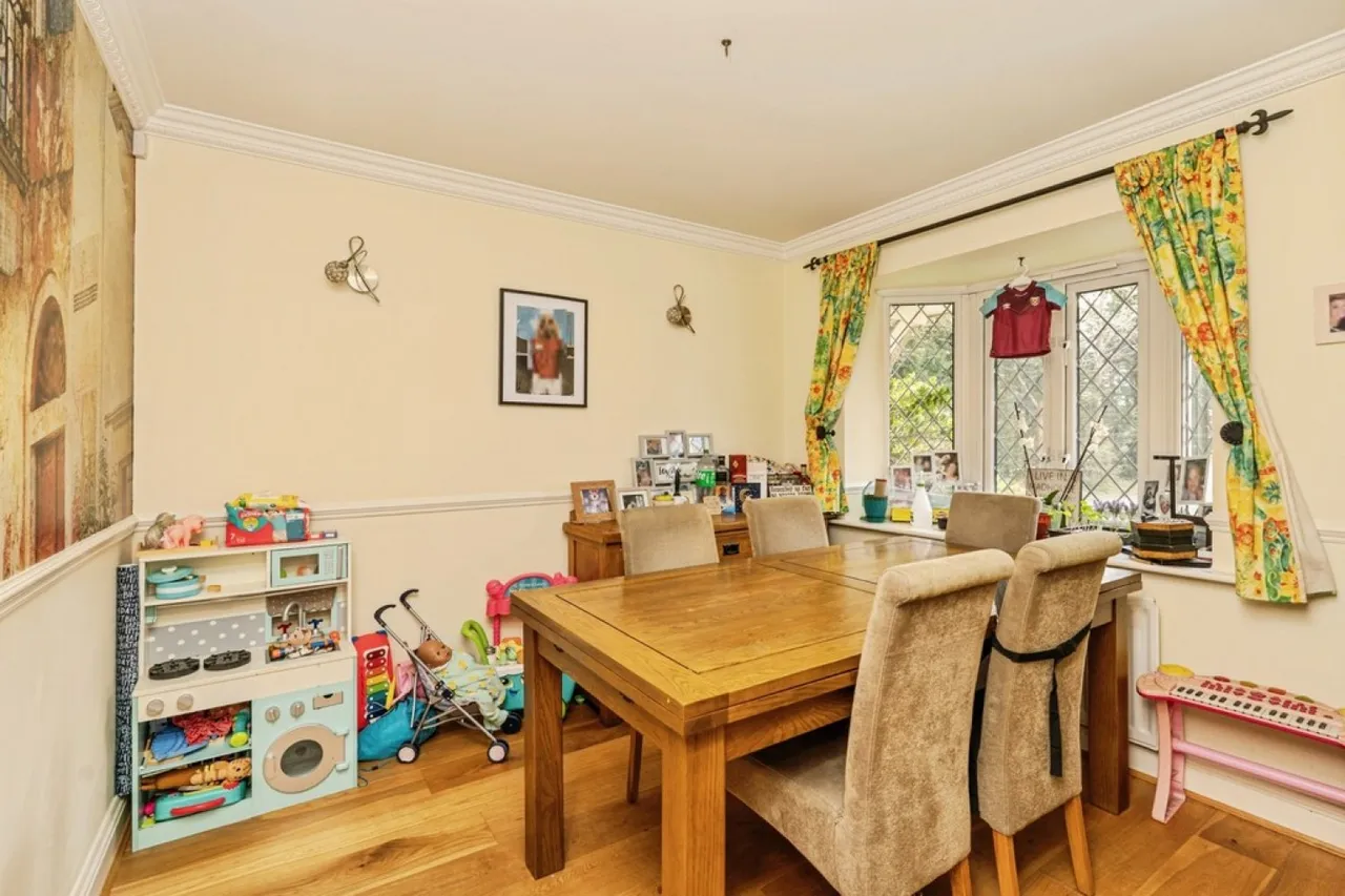 Knaphill, Woking, Surrey, photo 3