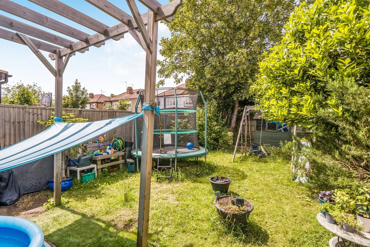 Connaught Avenue, Enfield, EN1, photo 2
