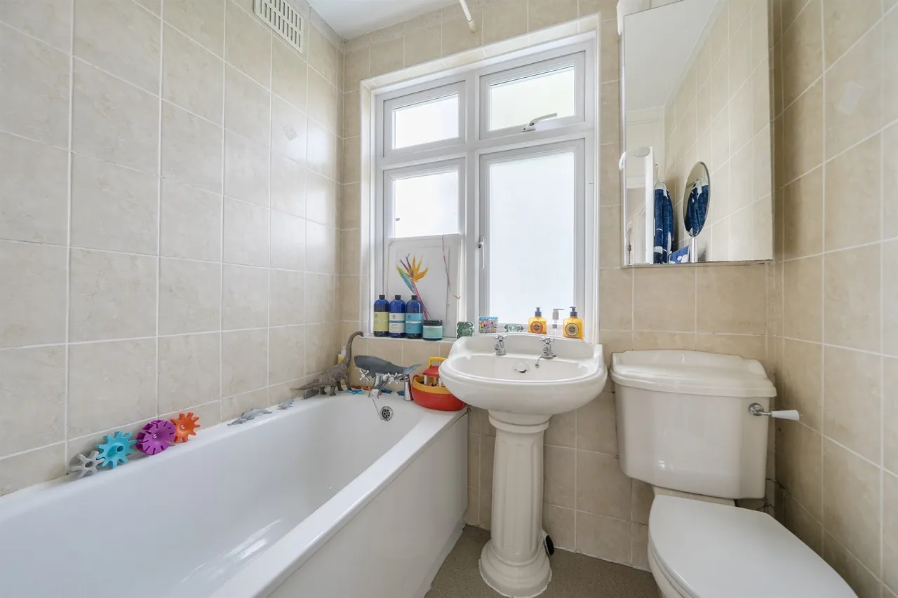 Connaught Avenue, Enfield, EN1, photo 12