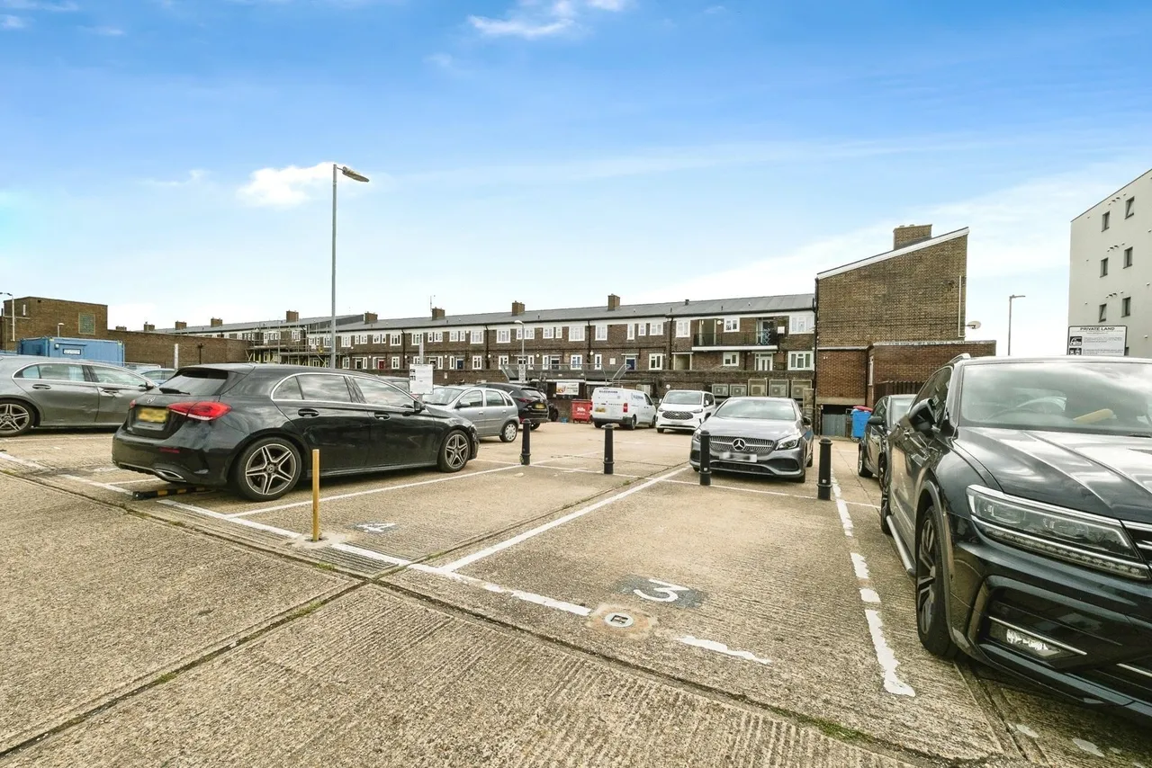 The Broadway, LOUGHTON, Essex, IG10, photo 16