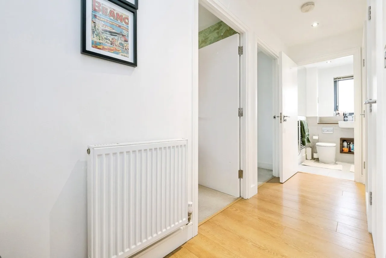 The Broadway, LOUGHTON, Essex, IG10, photo 5