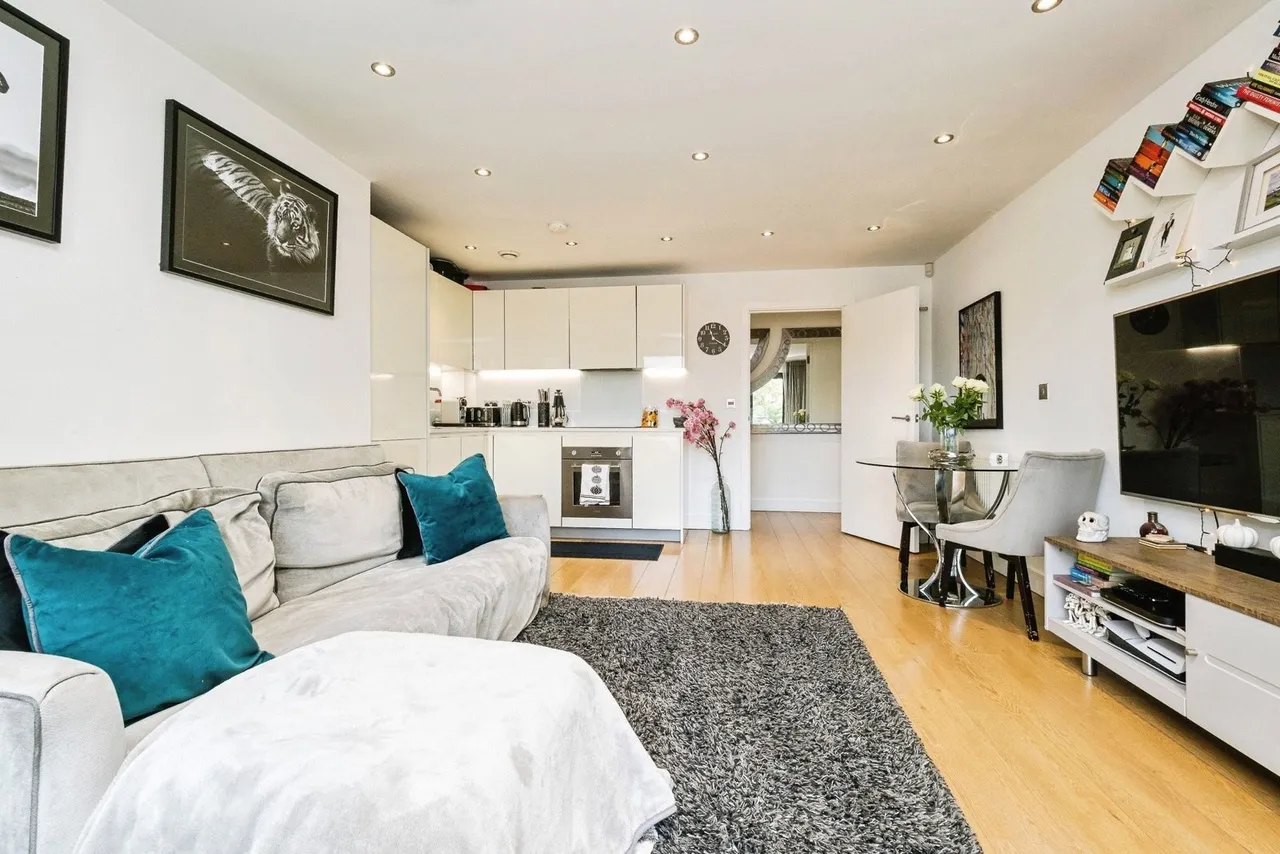 The Broadway, LOUGHTON, Essex, IG10, photo 2