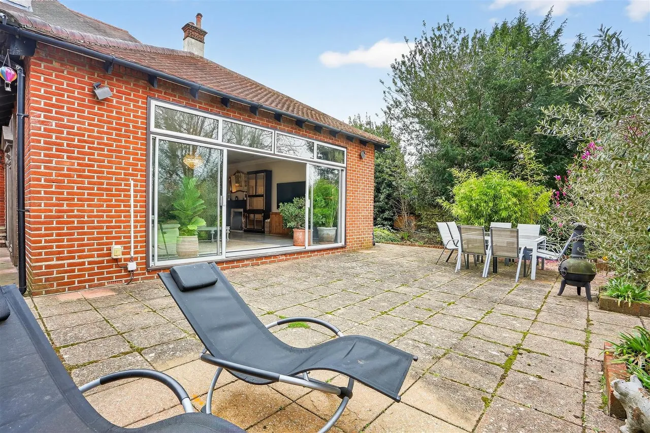 Burdon Lane, South Cheam, SM2 7PT, photo 18