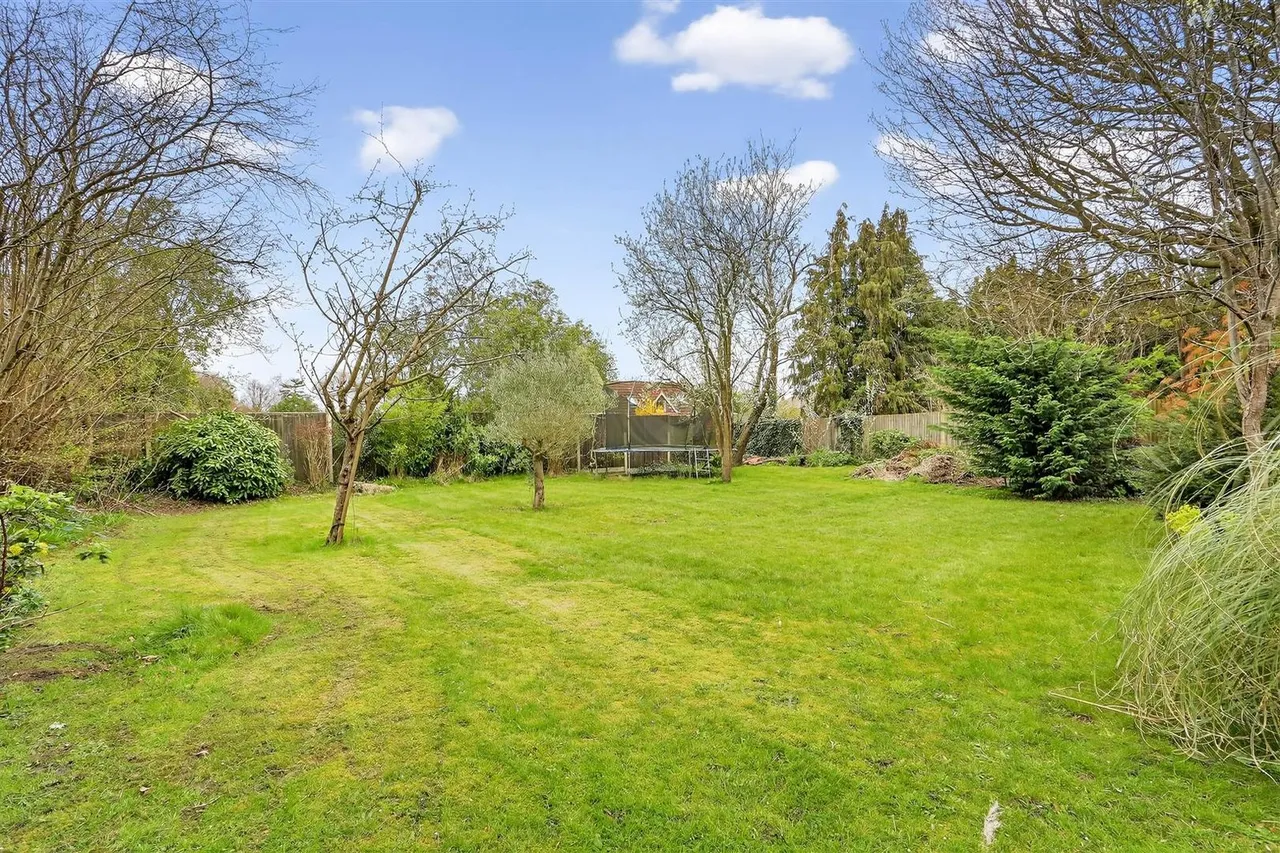 Burdon Lane, South Cheam, SM2 7PT, photo 22
