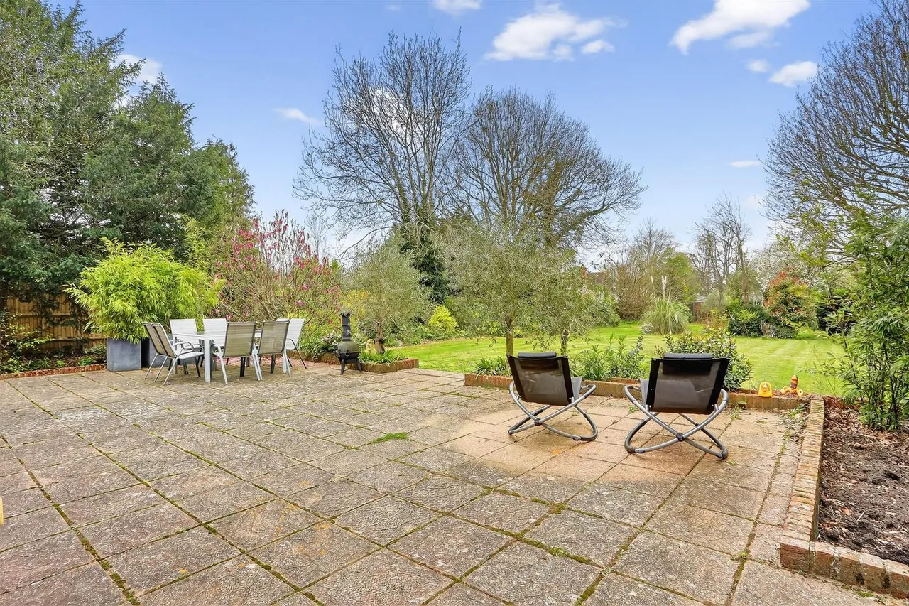 Burdon Lane, South Cheam, SM2 7PT, photo 19