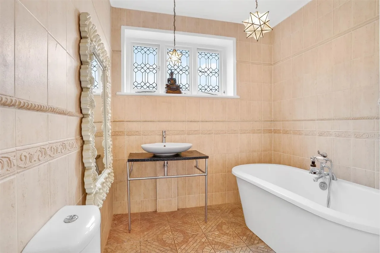 Burdon Lane, South Cheam, SM2 7PT, photo 37