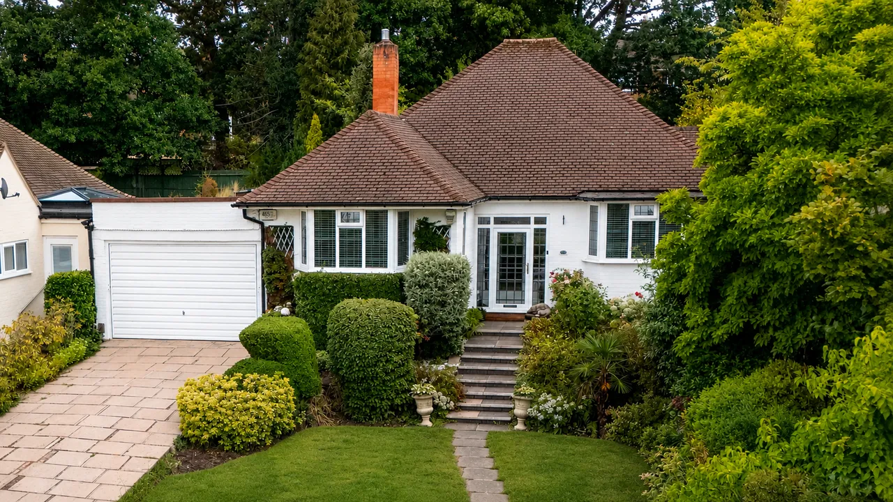 3 bed house for sale — Bedford Road, Sutton Coldfield, B75 6AB