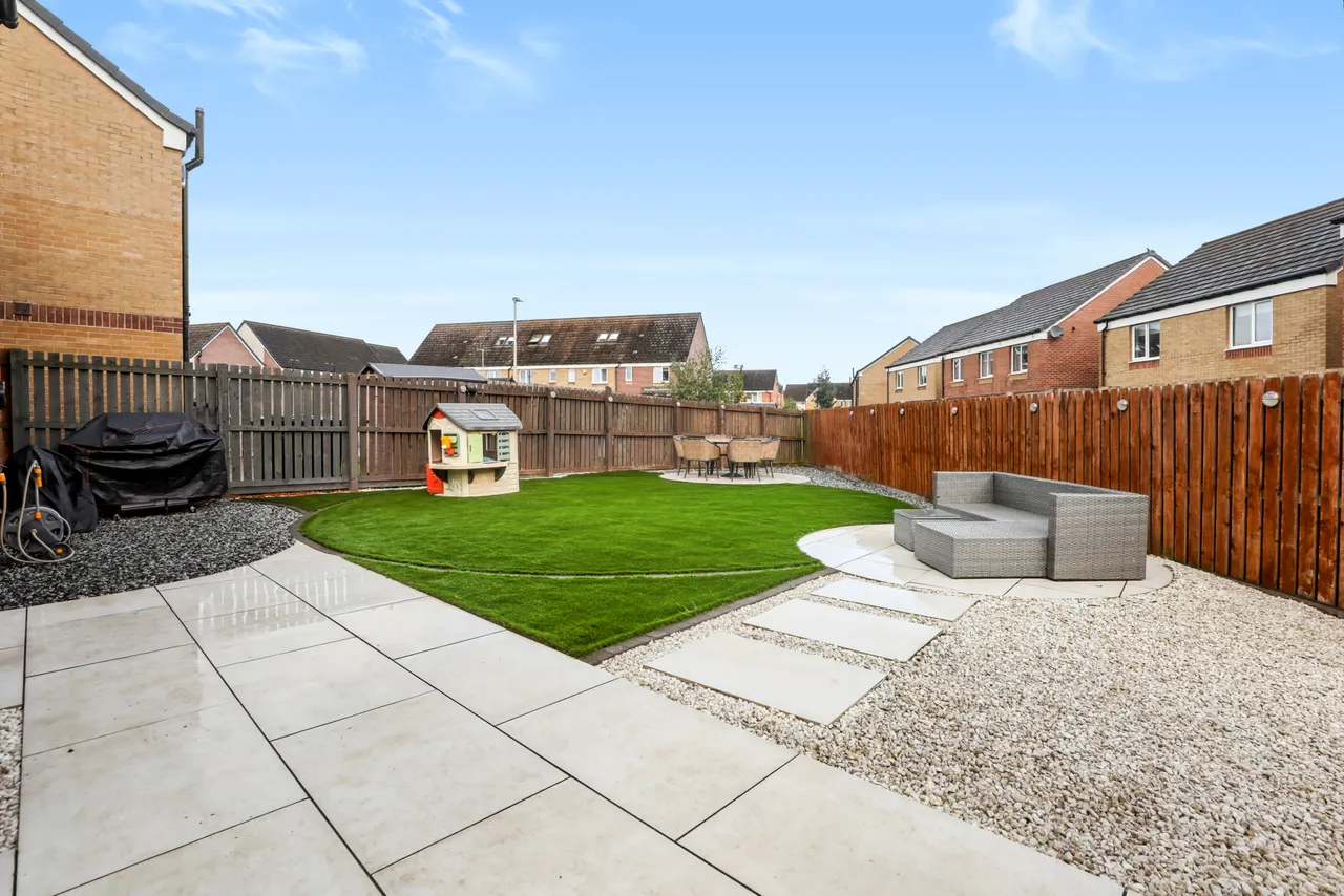 Barmore Crescent, Bishopton, photo 2
