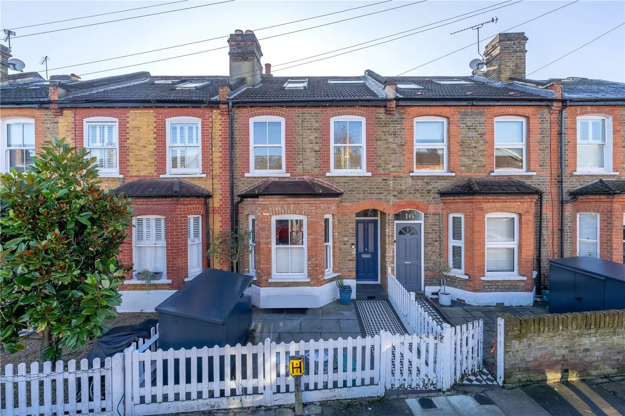 4 bed house for sale — Gravel Road, Twickenham, TW2 6RH