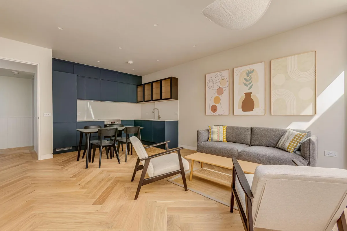 3 bed property for sale, Sutherland Grove, London, SW18