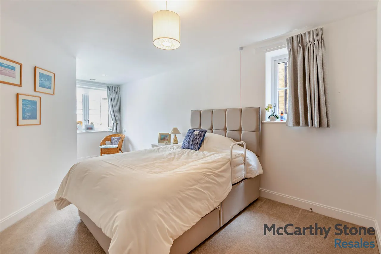 Churchfield Road, Walton-On-Thames, KT12, photo 18