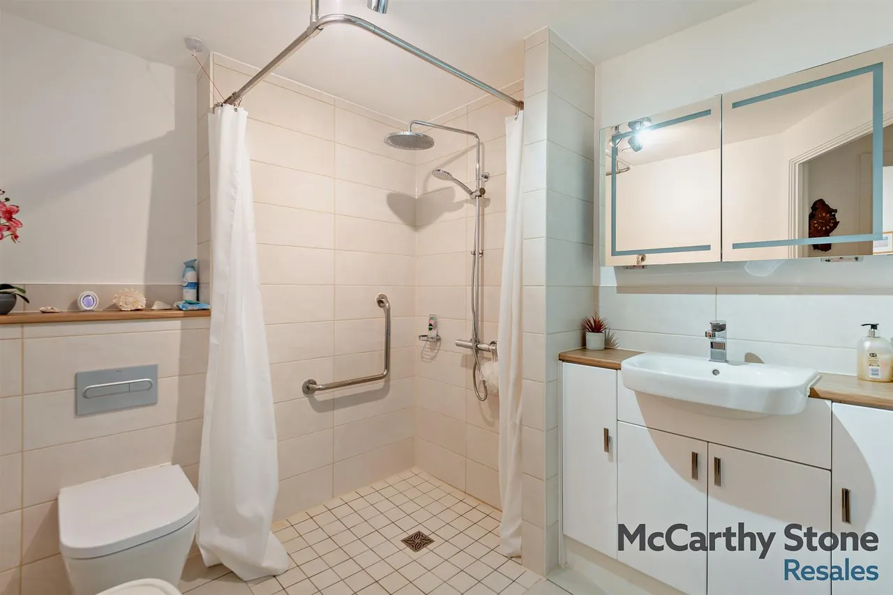 Churchfield Road, Walton-On-Thames, KT12, photo 20