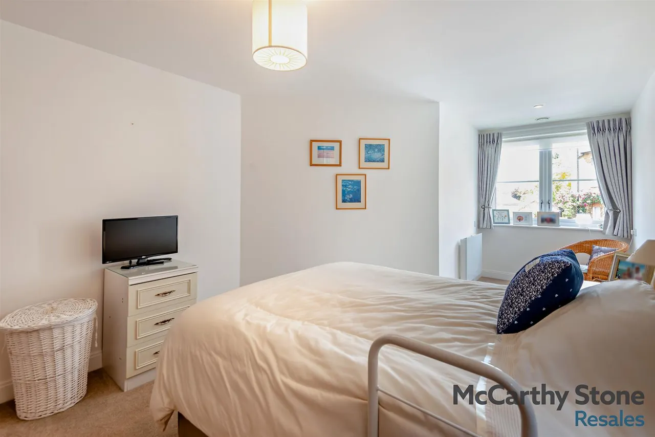 Churchfield Road, Walton-On-Thames, KT12, photo 19