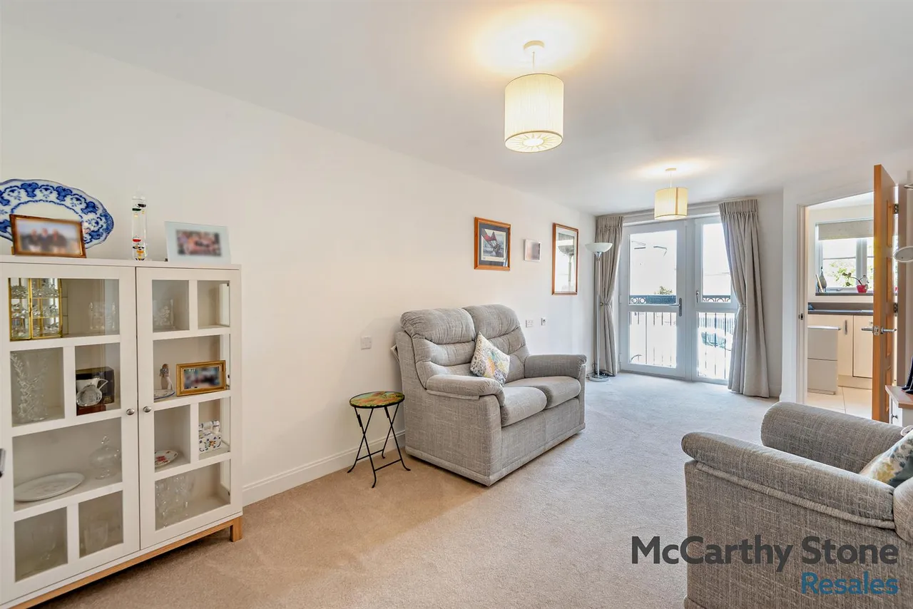 Churchfield Road, Walton-On-Thames, KT12, photo 12
