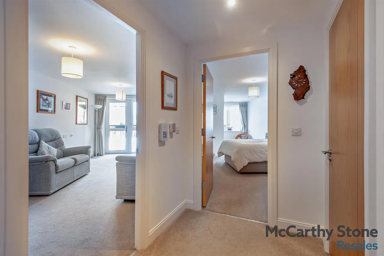 Churchfield Road, Walton-On-Thames, KT12, photo 21