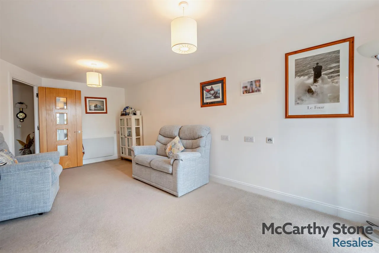 Churchfield Road, Walton-On-Thames, KT12, photo 14