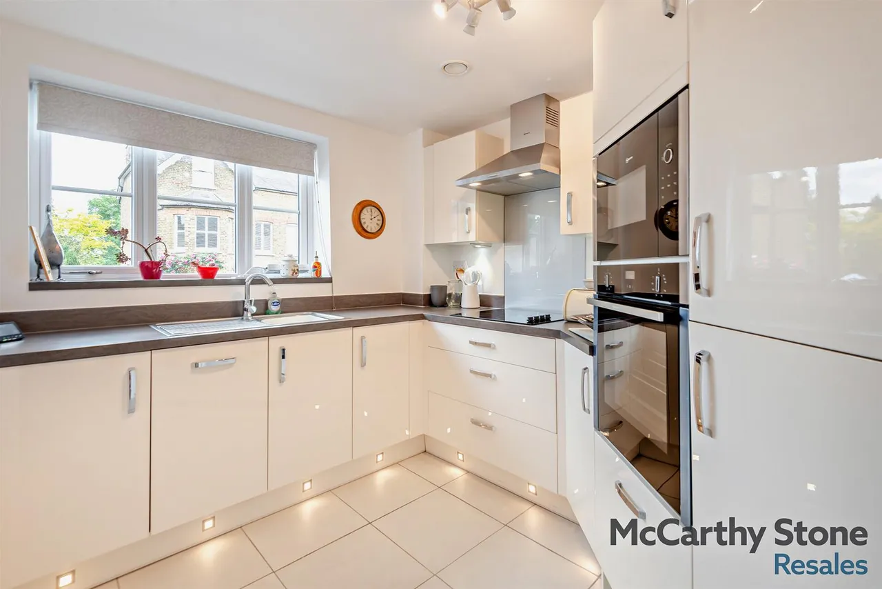 Churchfield Road, Walton-On-Thames, KT12, photo 15