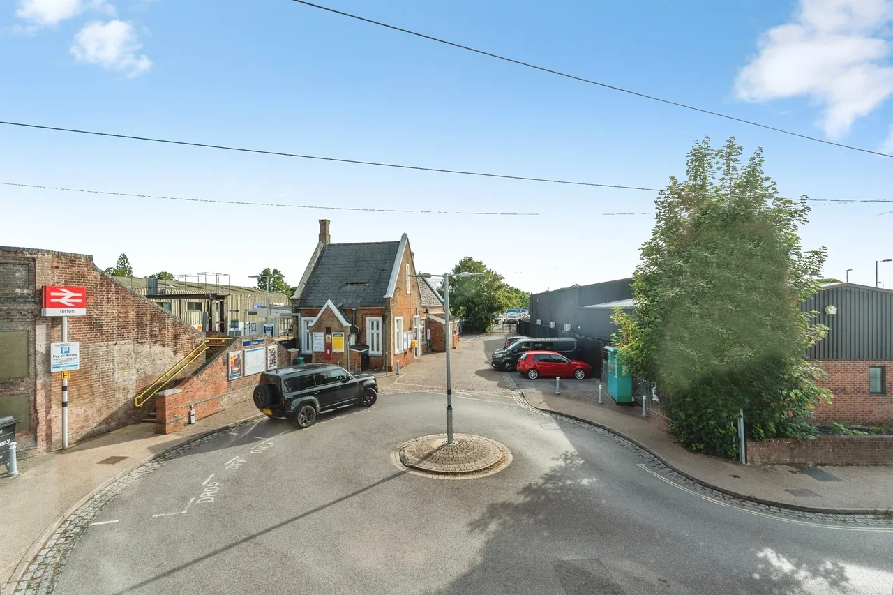 Station Road North, Totton, Southampton, photo 11