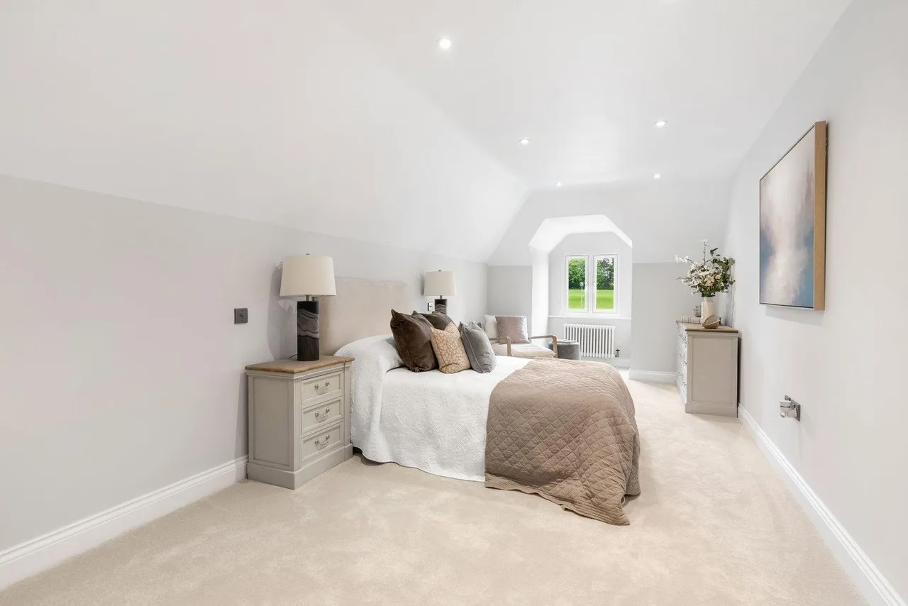 The Oaklands Aston Lane, Bragbury End, SG2, photo 30