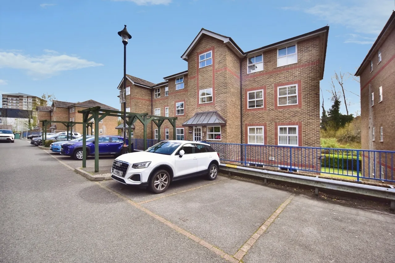 River Bank Close, Maidstone, Kent, ME15, photo 2