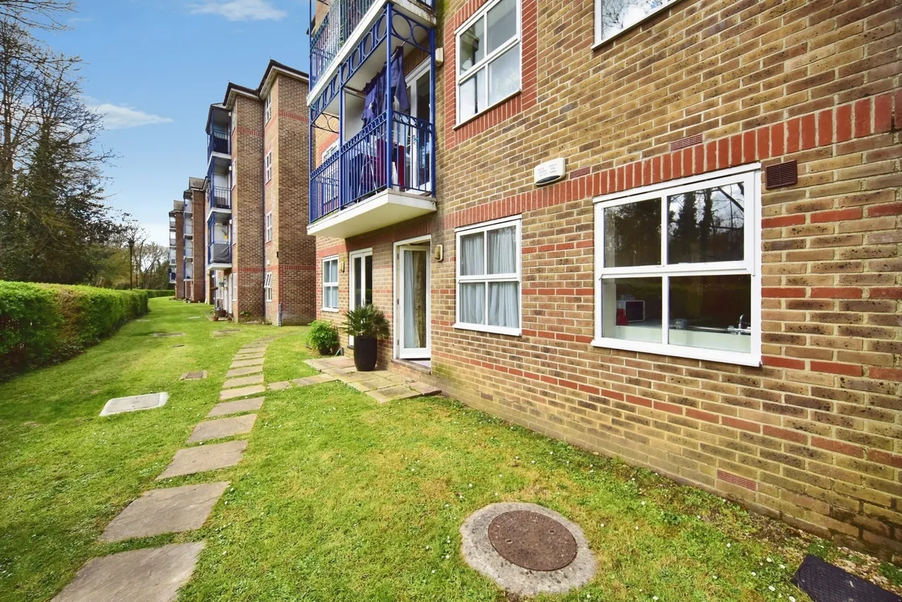 River Bank Close, Maidstone, Kent, ME15, photo 4