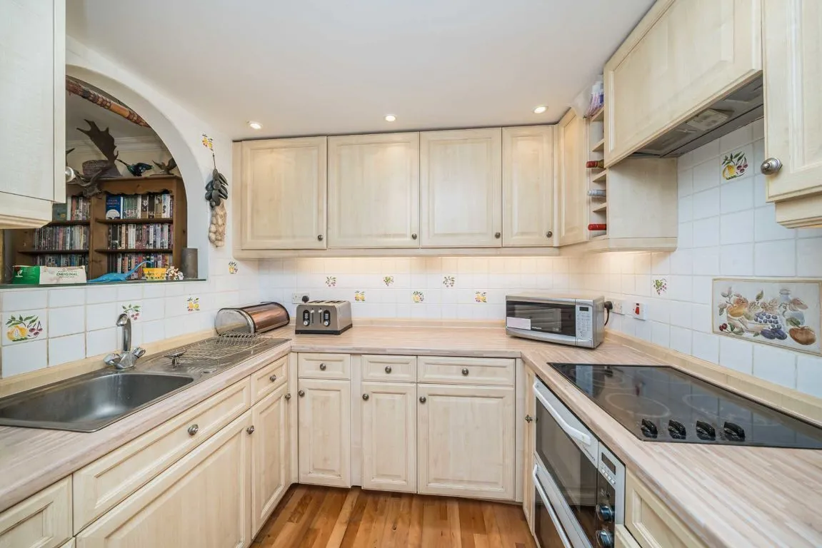 Morecoombe Close, KT2, photo 3