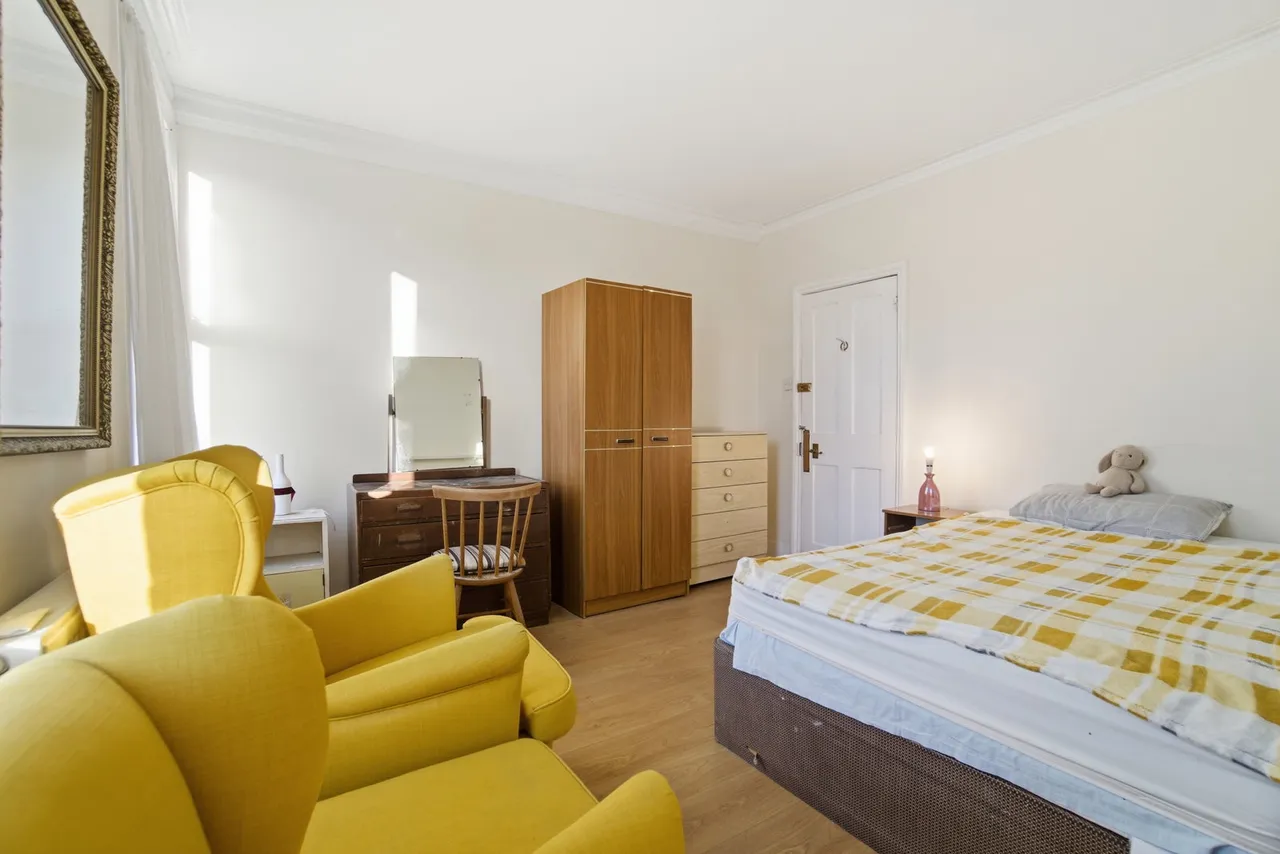 Cross Lances Road, Hounslow, TW3 2AA, photo 5