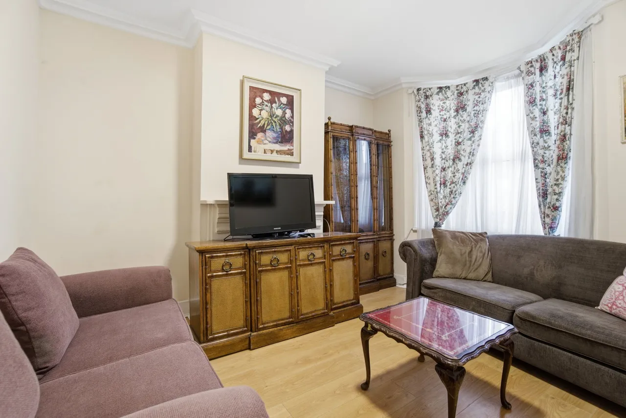 Cross Lances Road, Hounslow, TW3 2AA, photo 8