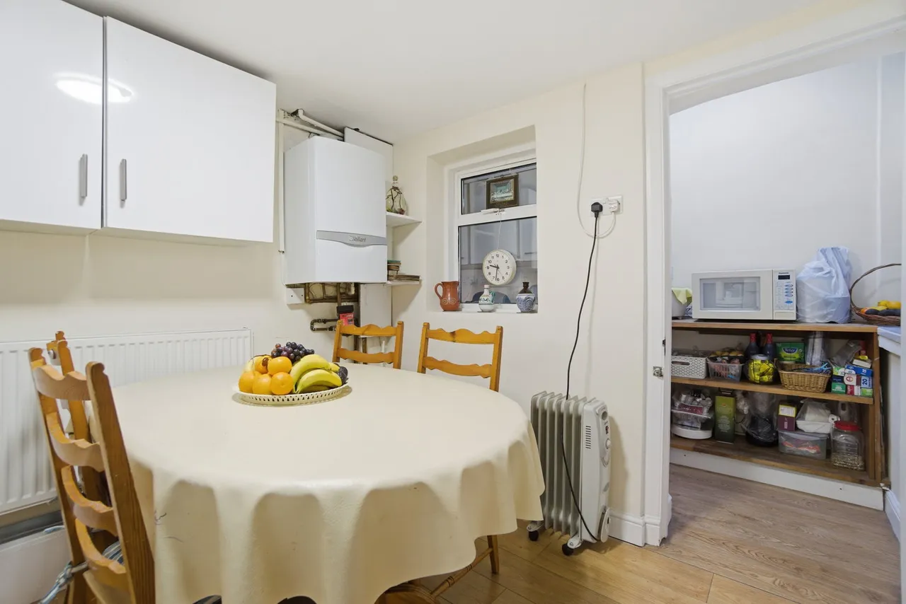 Cross Lances Road, Hounslow, TW3 2AA, photo 9