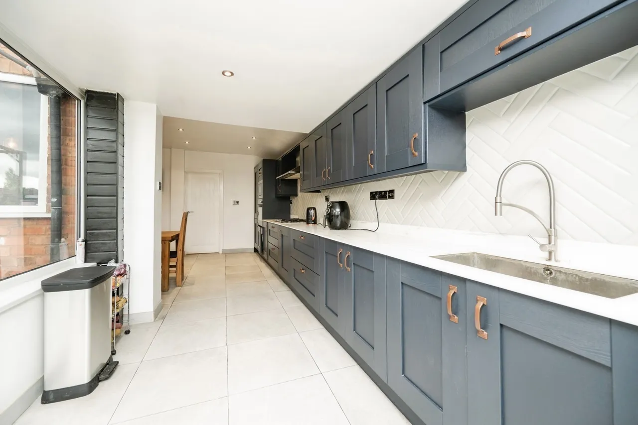 Woodcroft Avenue, B20, photo 13