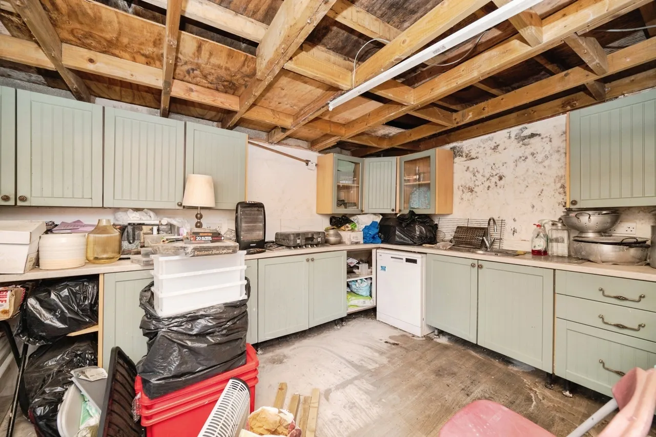 Woodcroft Avenue, B20, photo 29