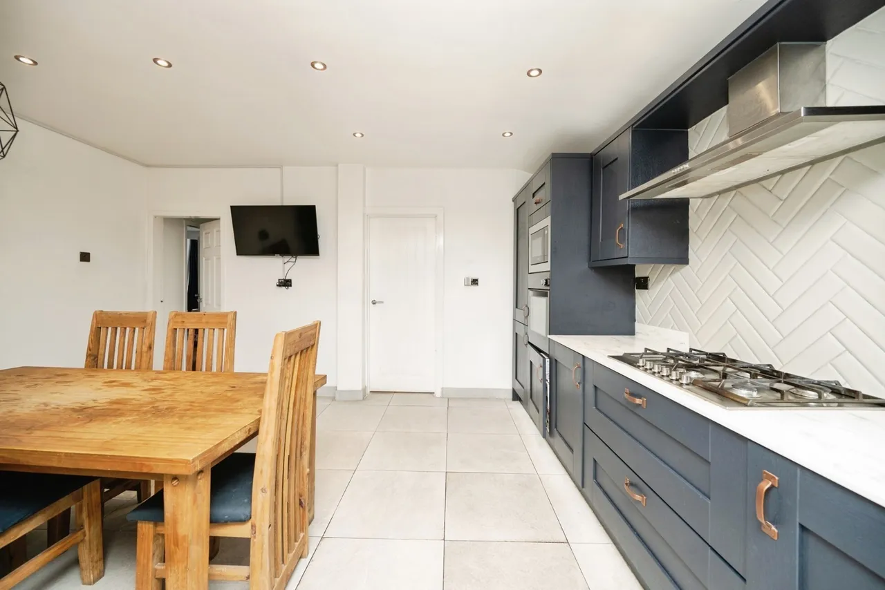 Woodcroft Avenue, B20, photo 14