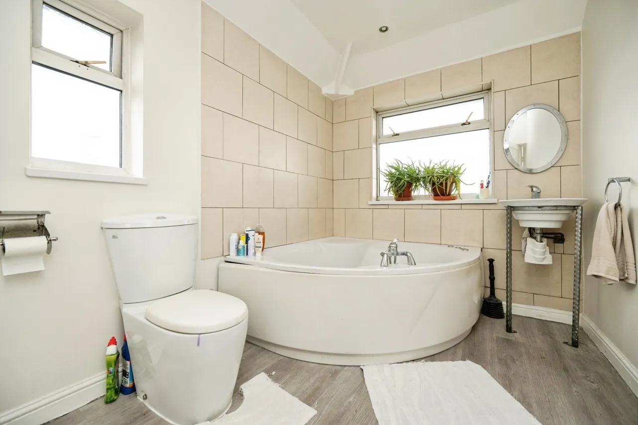 Woodcroft Avenue, B20, photo 23