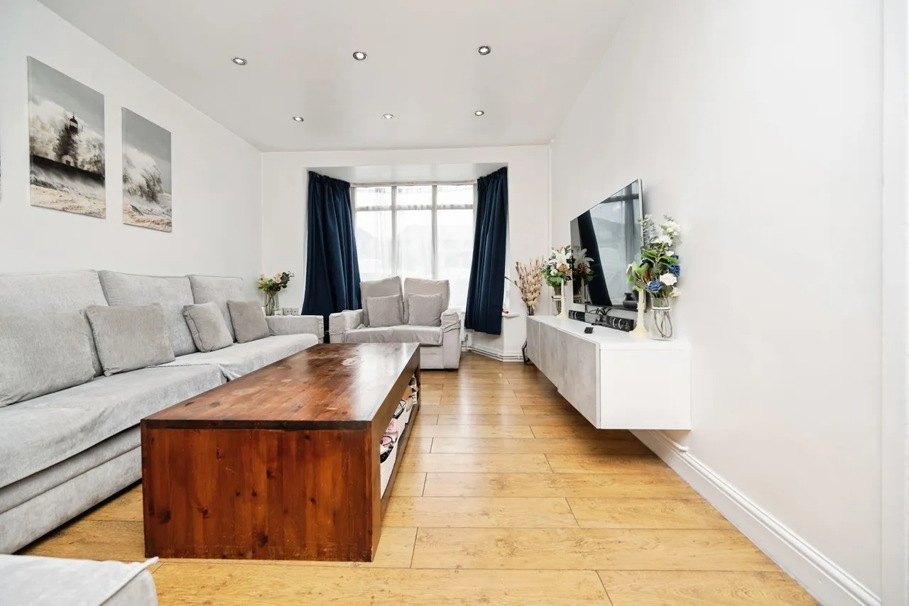 Woodcroft Avenue, B20, photo 3