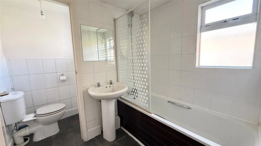 Fairlee Road, Newport, PO30, photo 6